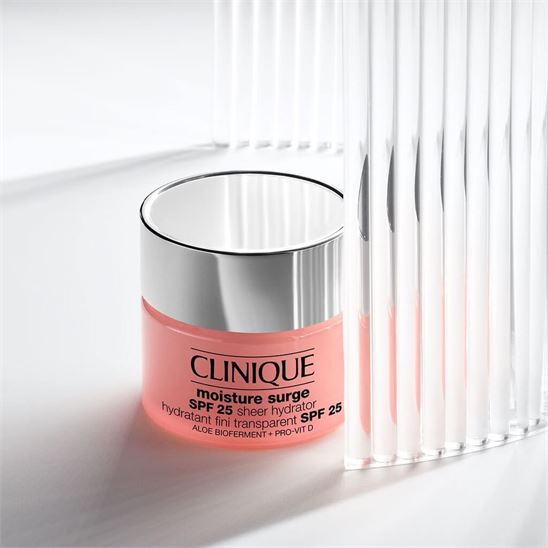 Clinique Moisture Surge SPF 25 Güneş Korumalı Nemlendirici 50 Ml pro-vit D Vitamini Ve Aloe Bioferment  kapak resmi