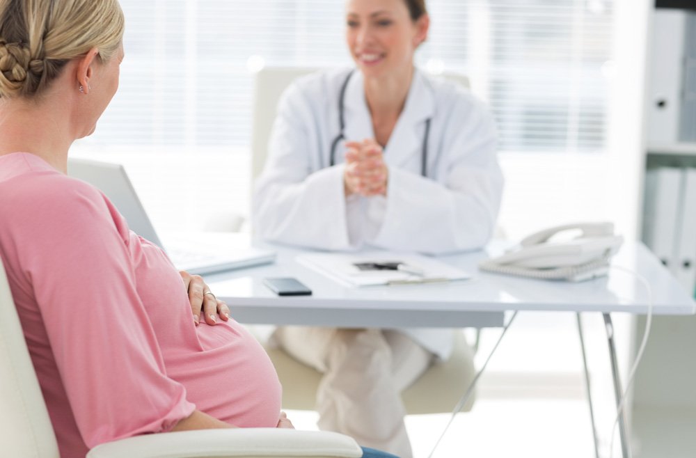 pregnant_woman_talking_to_doctor.jpg